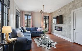 St Charles-Mardi Gras 6Bd Home